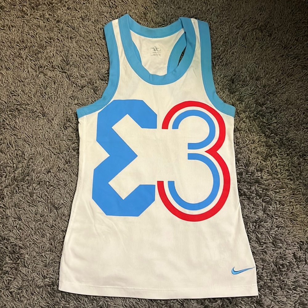 Nike top Medium